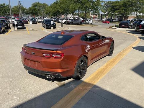 Used 2022 Chevrolet Camaro LT w/ Technology Package RWD image 3