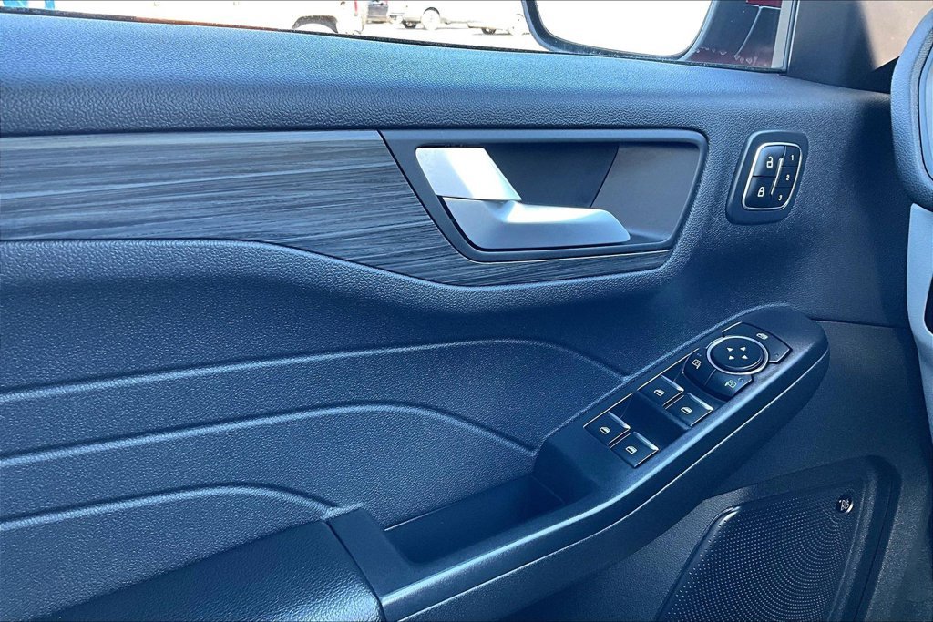 Used 2023 Ford Escape Platinum w/ Premium Technology Package AWD/4WD image 36