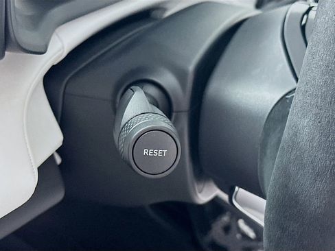 Used 2025 Lotus Emira image 11