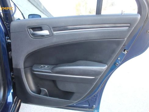 Used 2017 Chrysler 300 Limited image 40