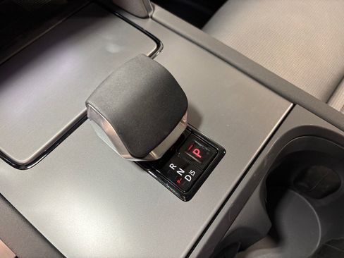 New 2025 Land Rover Discovery Sport S image 15