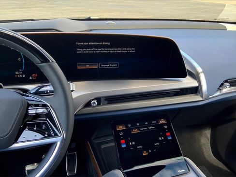 New 2026 Cadillac Vistiq Premium Luxury image 8