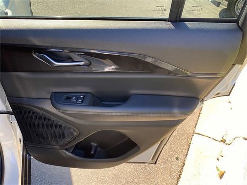 Used 2023 Jeep Grand Cherokee Altitude image 33