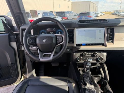 New 2025 Ford Bronco Outer Banks w/ Sasquatch Package image 12