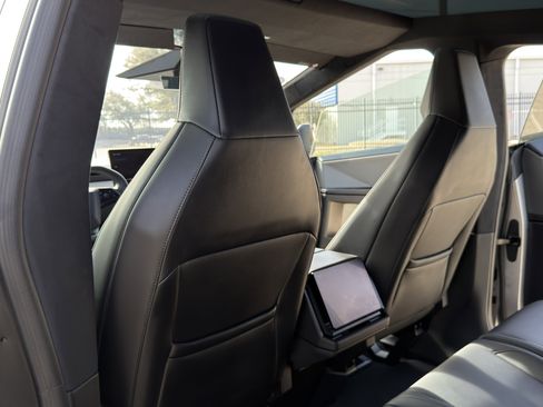 Used 2025 Tesla Cybertruck AWD Crew Cab image 27