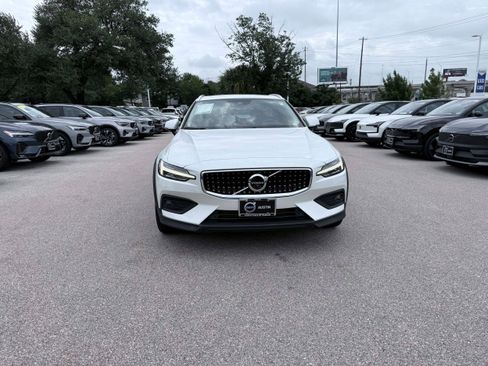 Used 2020 Volvo V60 T5 Cross Country AWD/4WD image 9