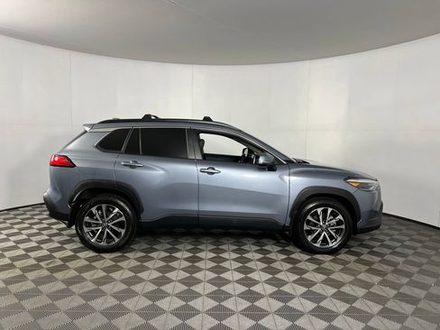 Used 2024 Toyota Corolla Cross XLE image 3