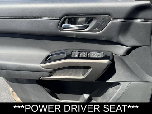 Used 2024 Nissan Pathfinder Platinum w/ Cargo Package AWD/4WD image 9