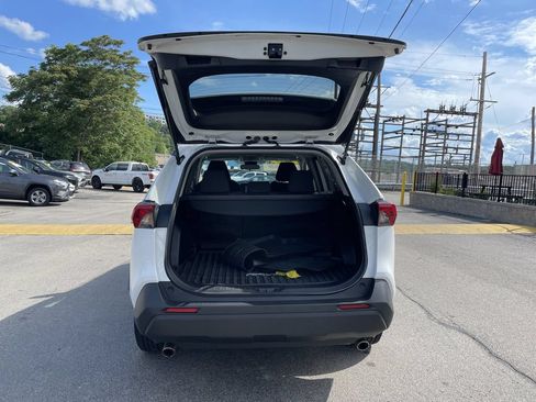 Used 2022 Toyota RAV4 LE AWD/4WD image 13