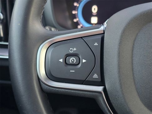 Used 2025 Volvo S60 B5 Core image 32