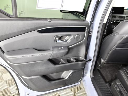 Certified 2025 Honda Pilot Touring image 46