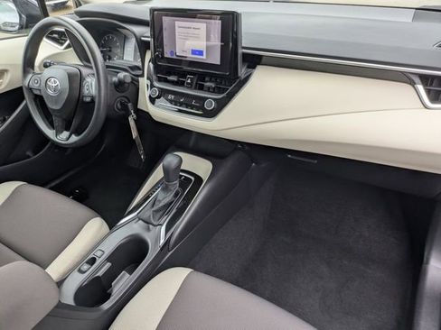 Used 2025 Toyota Corolla LE image 31