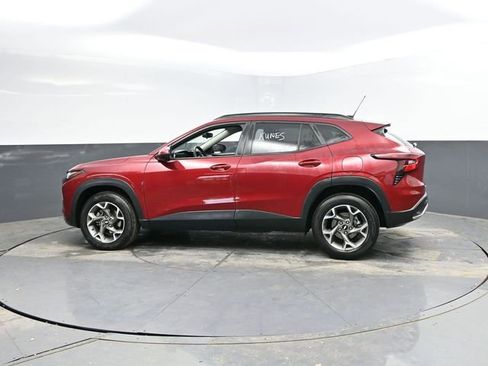 Used 2025 Chevrolet Trax LT FWD image 6