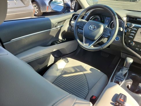 Used 2020 Toyota Camry SE image 17