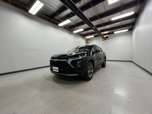 New 2026 Chevrolet Trax LT w/ LT Convenience Package FWD image 4
