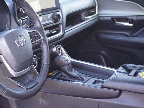 Used 2025 Toyota Grand Highlander XLE image 23