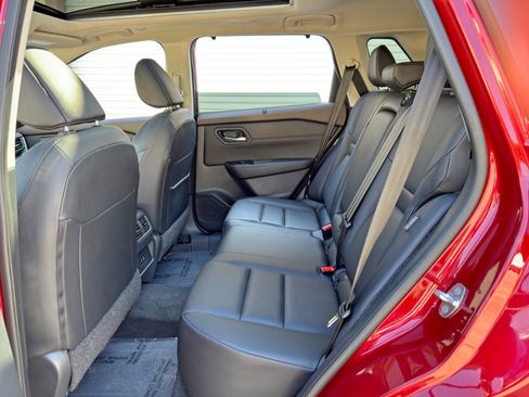 Used 2023 Nissan Rogue SV w/ SV Premium B Package FWD image 36