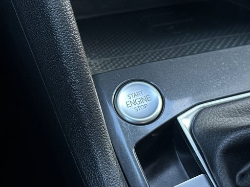 Certified 2022 Volkswagen Tiguan SE image 22