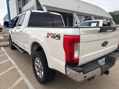 Used 2017 Ford F250 Lariat w/ Chrome Package image 11