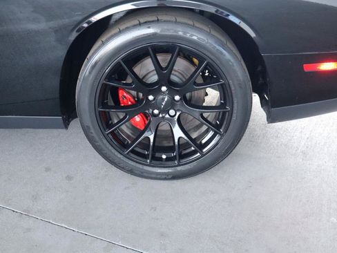 Used 2016 Dodge Challenger SRT Hellcat RWD image 11