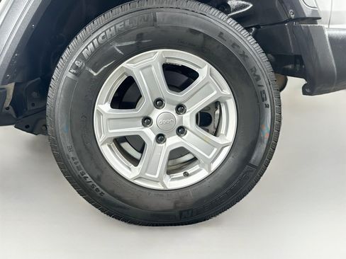 Used 2019 Jeep Wrangler Unlimited Sport S AWD/4WD image 11