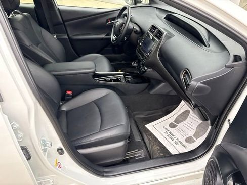 Used 2021 Toyota Prius FWD image 29