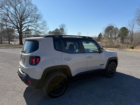 Used 2017 Jeep Renegade Trailhawk image 5