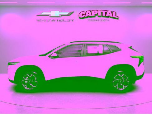 Used 2025 Chevrolet Trax LT w/ Driver Confidence Package FWD image 2