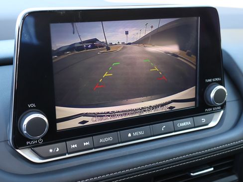 Used 2023 Nissan Rogue S image 5