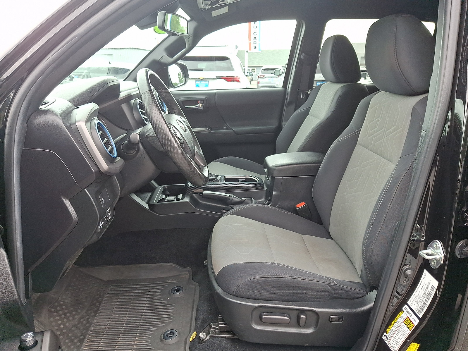 Used 2022 Toyota Tacoma TRD Off-Road w/ Technology Package AWD/4WD image 13