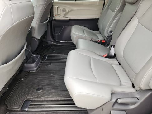 Used 2021 Toyota Sienna XLE FWD image 31