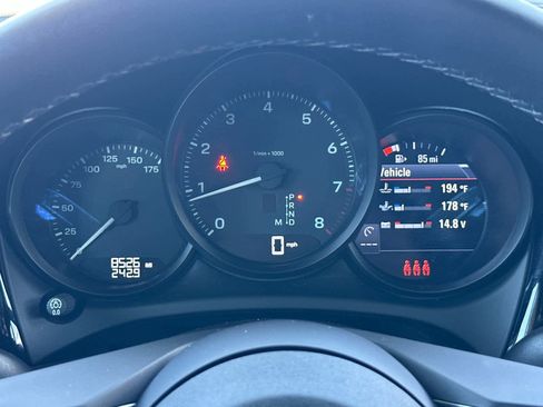 Certified 2025 Porsche Macan AWD/4WD image 28
