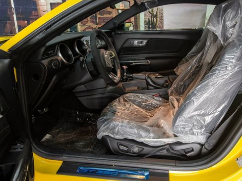 Used 2016 Ford Mustang Shelby GT350 w/ Technology Package image 32