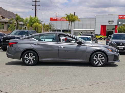 Used 2024 Nissan Altima 2.5 S FWD image 3