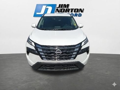 Used 2025 Nissan Rogue SV FWD image 3