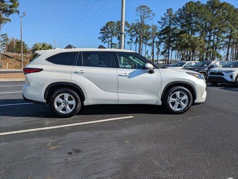 Certified 2020 Toyota Highlander L image 3