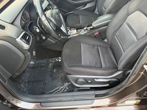 Used 2017 INFINITI QX30 FWD image 17