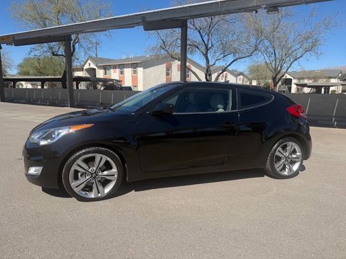 Used 2013 Hyundai Veloster w/ Tech Pkg image 1