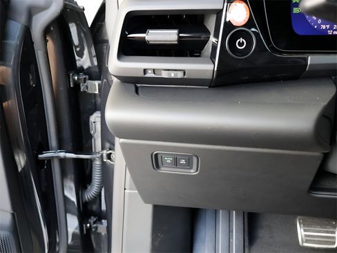 New 2025 Porsche Macan 4S Electric image 37