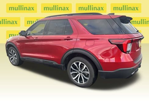 Certified 2025 Ford Explorer ST-Line image 11