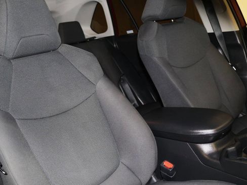 Used 2021 Toyota RAV4 LE image 78