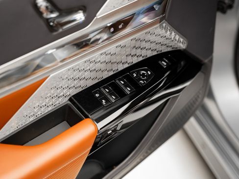 Used 2023 BMW i7 xDrive60 image 53