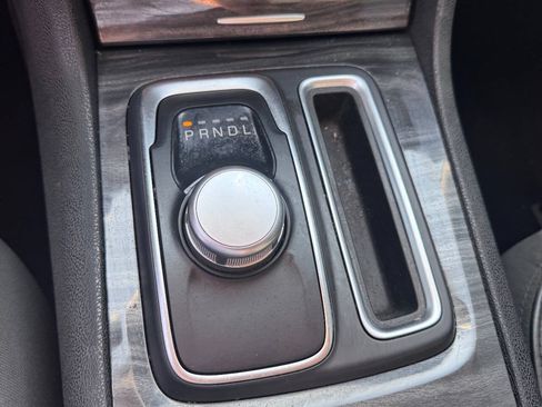 Used 2020 Chrysler 300 Touring L w/ Value Package RWD image 21