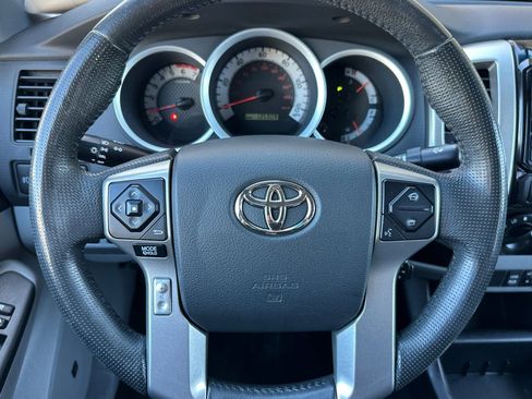 Used 2014 Toyota Tacoma 4x4 Double Cab w/ Limited Package image 24