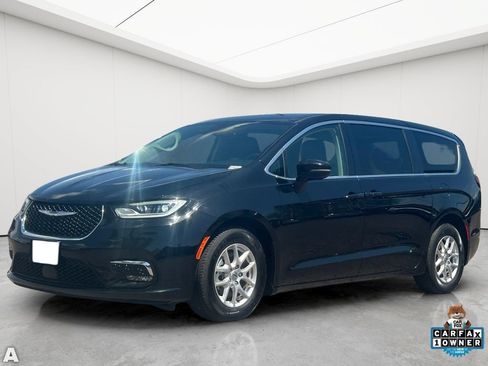 Certified 2024 Chrysler Pacifica Touring-L FWD image 2