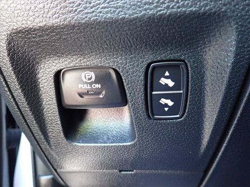 Used 2023 RAM 1500 Laramie AWD/4WD image 17