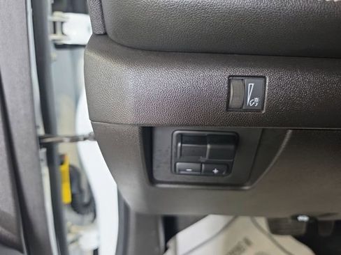 Used 2024 Chevrolet Colorado LT w/ LT Convenience Package II AWD/4WD image 20