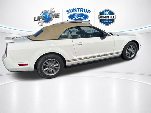 Used 2005 Ford Mustang Convertible RWD image 13