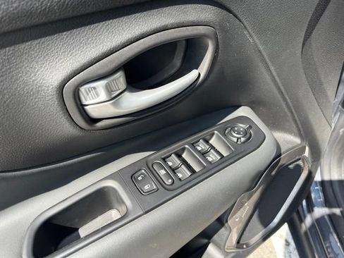Used 2023 Jeep Renegade Latitude AWD/4WD image 23