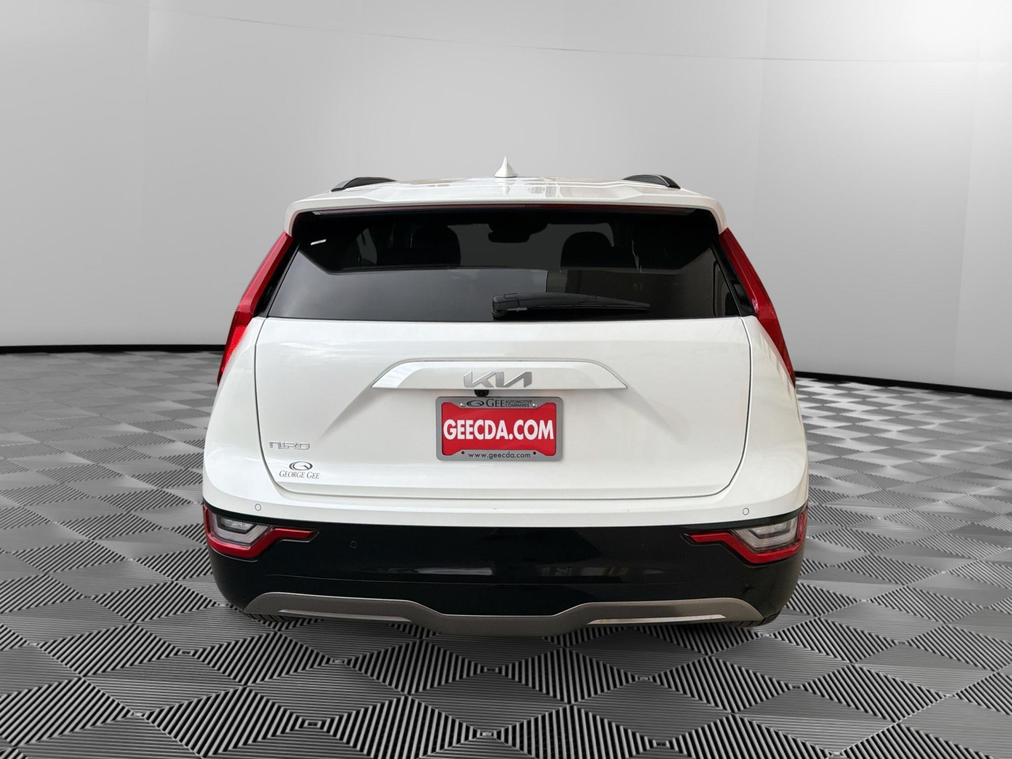 Certified 2023 Kia Niro Wave w/ Wave Preserve Package FWD image 6